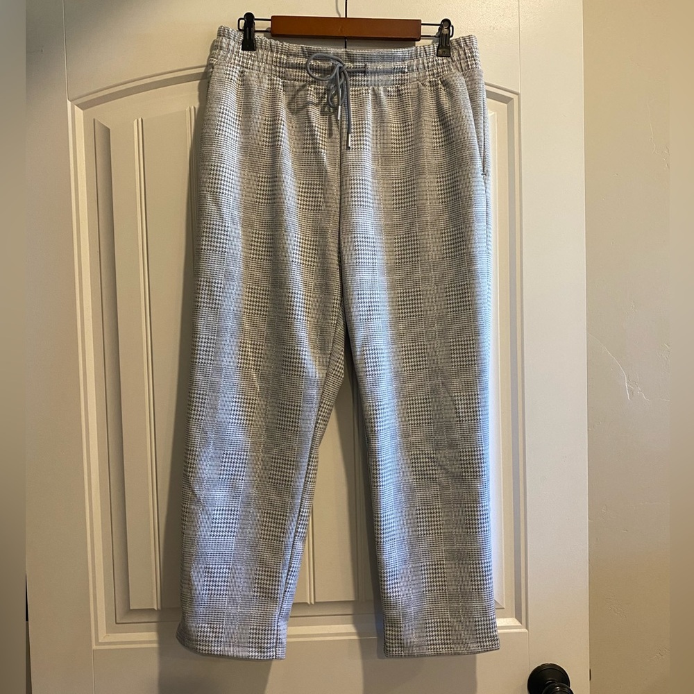 NWOT Grey Pattern Drawstring Soft Lounge/Ankle Pant